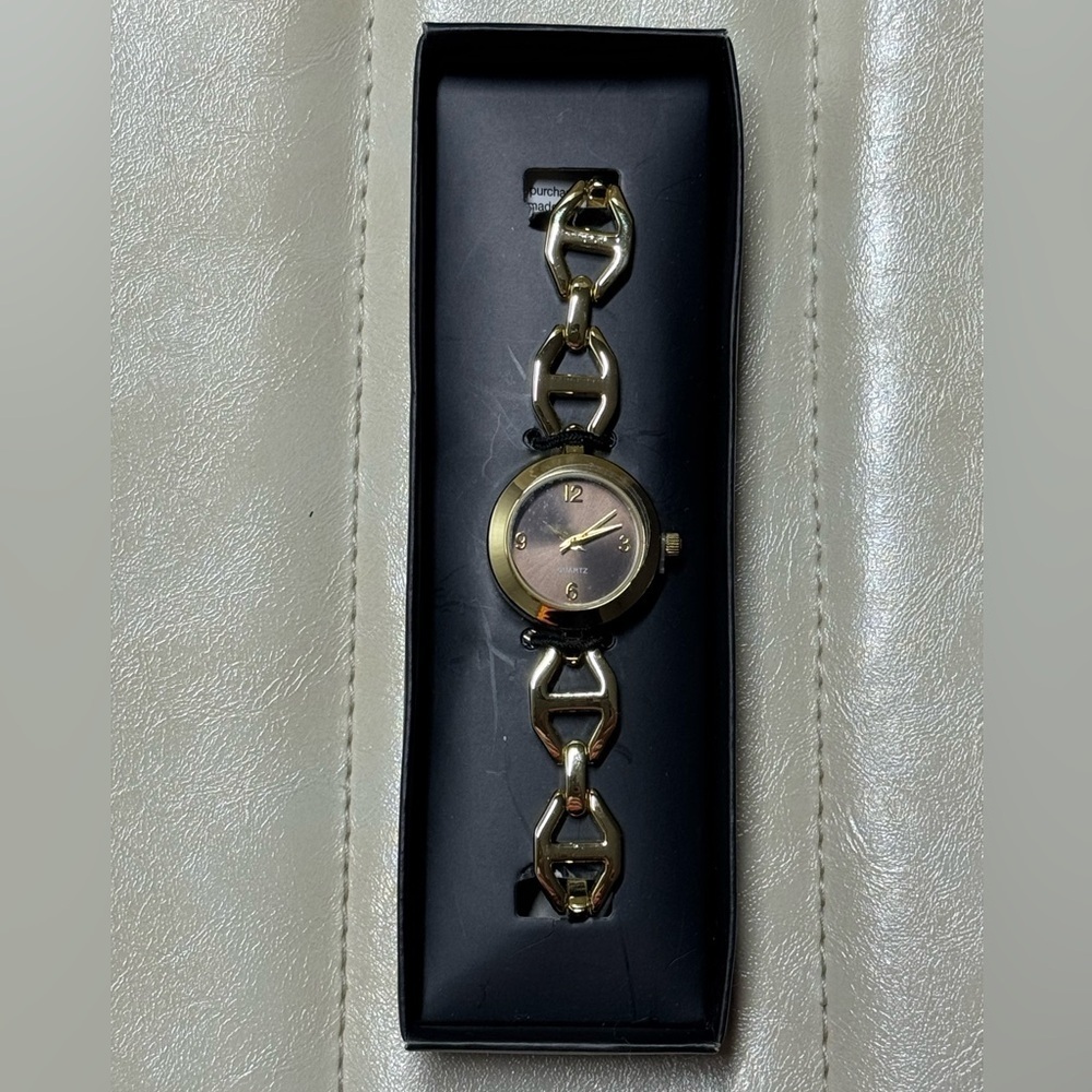 Avon Women Linked Watch Goldtone Linked Bracelet Goldtone